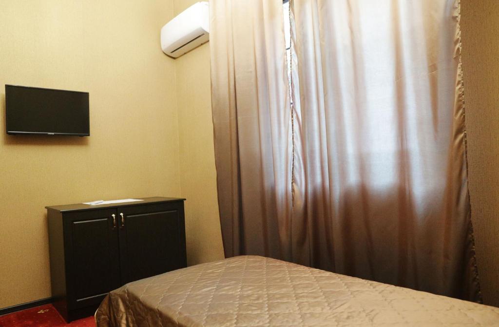 TV a/nebo společenská místnost v ubytování DzhaNat Hotel