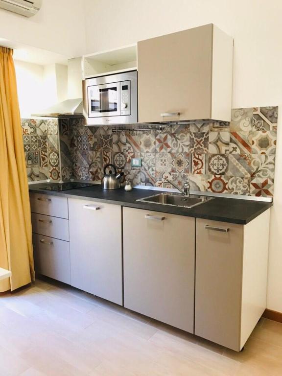 Kuchyň nebo kuchyňský kout v ubytování IG-Tysandros Hotel Apartments