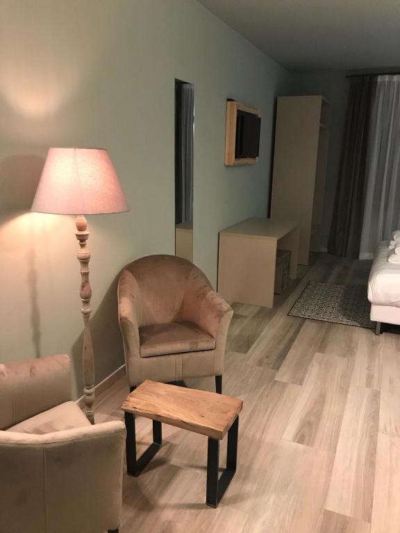 TV a/nebo společenská místnost v ubytování HILL COLLE - camere & bistrot