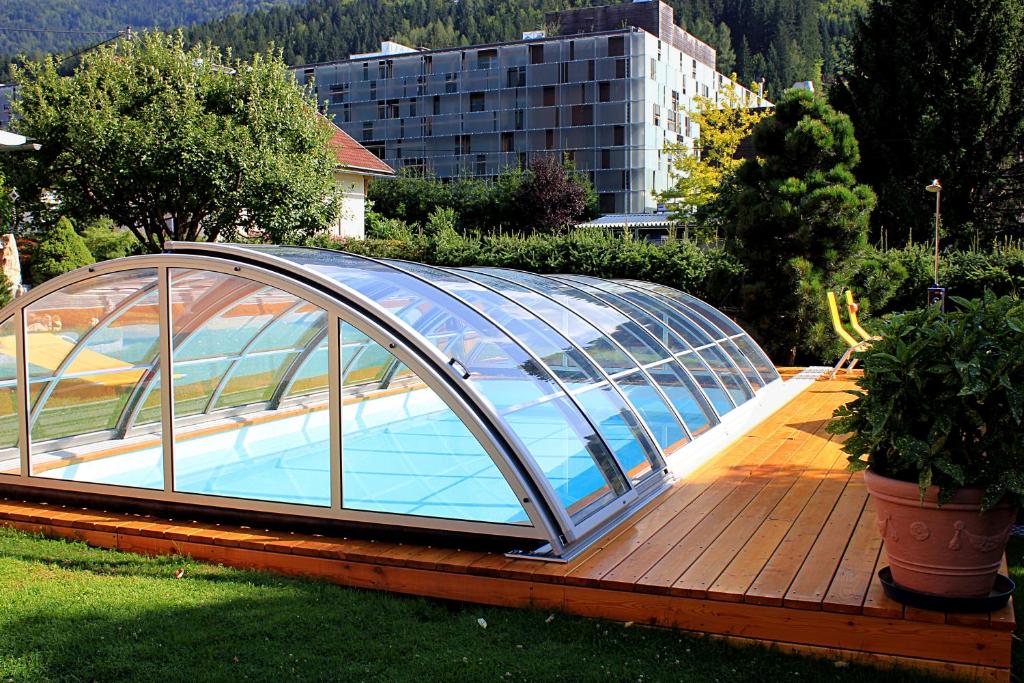 Bazén v ubytovaní Gästehaus Steiner alebo v jeho blízkosti