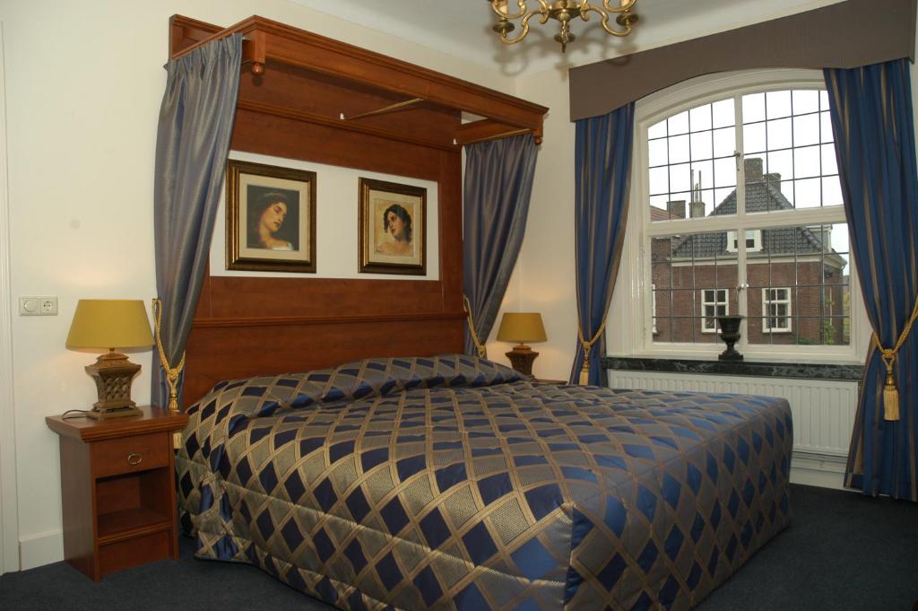 Postel nebo postele na pokoji v ubytování Villa-Hotel De Kroon Gennep