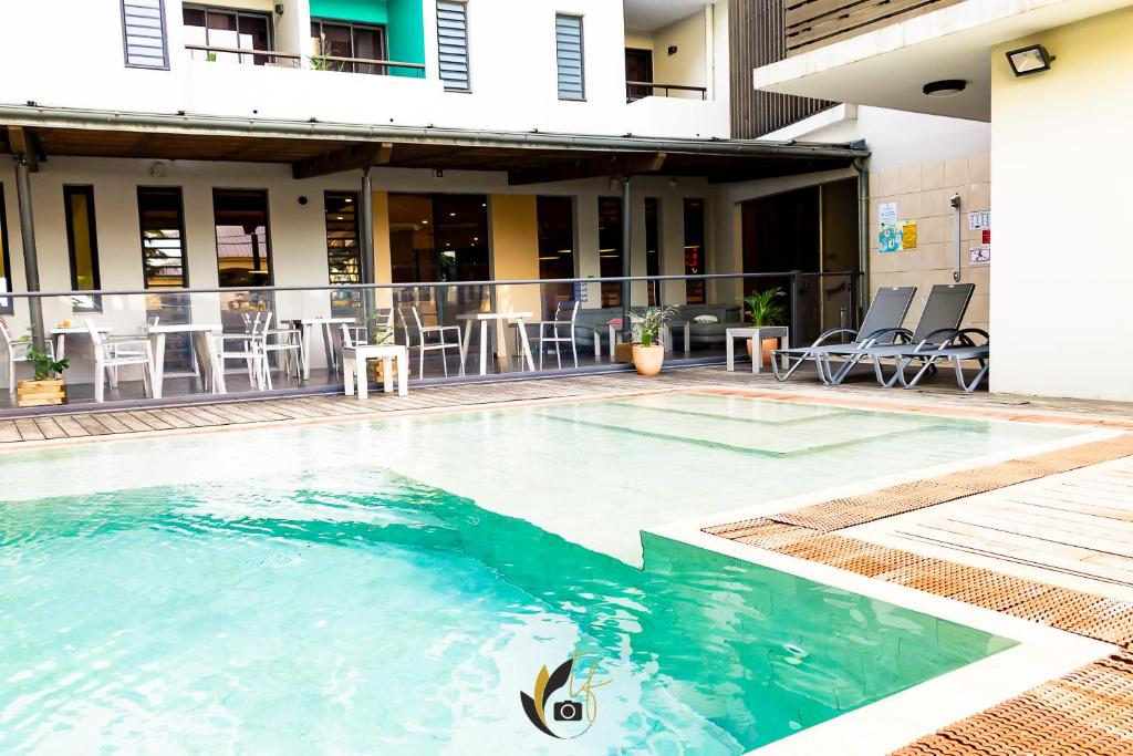 Bazén v ubytování Tulip Inn Sainte Clotilde, La Réunion nebo v jeho okolí