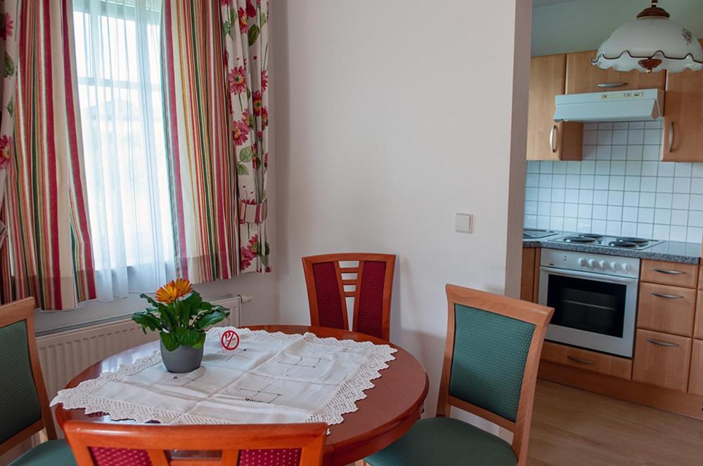 Kuchyň nebo kuchyňský kout v ubytování Pension Hiesel-Villa Untersbergblick