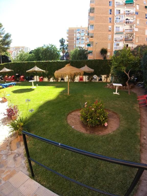 Vonkajšia záhrada v ubytovaní ARROYO NEW APARTMENT BENALMÁDENA, MÁLAGA - Sea view, pool, WIFI