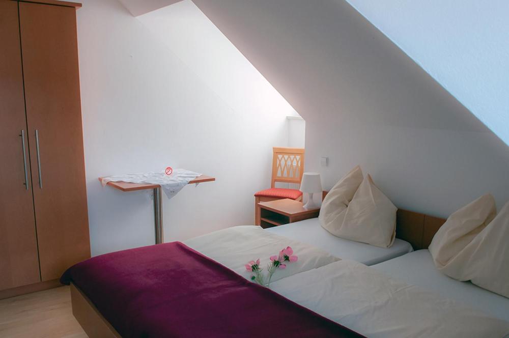 Postel nebo postele na pokoji v ubytování Pension Hiesel-Villa Untersbergblick