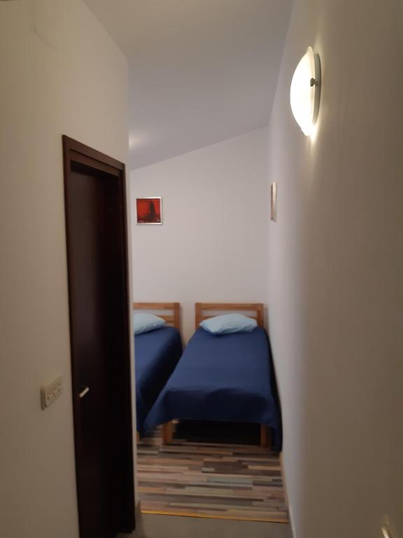 Łóżko lub łóżka w pokoju w obiekcie Apartments Vukelić
