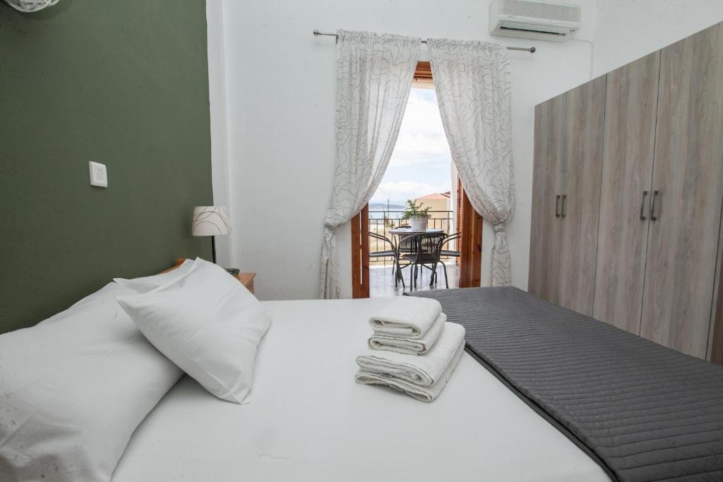 Postel nebo postele na pokoji v ubytování Sofia Apartments - Kantia