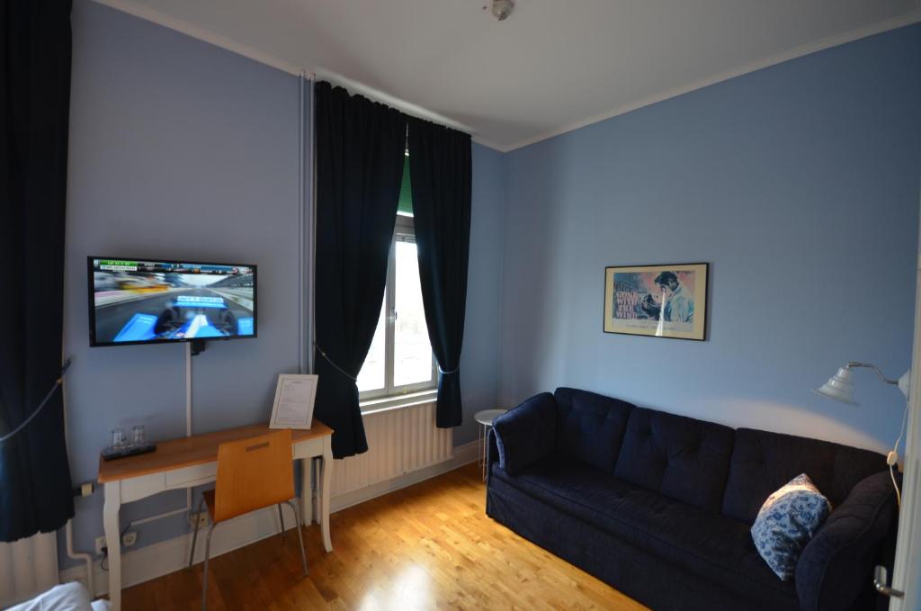 TV a/nebo společenská místnost v ubytování Hotell Royal