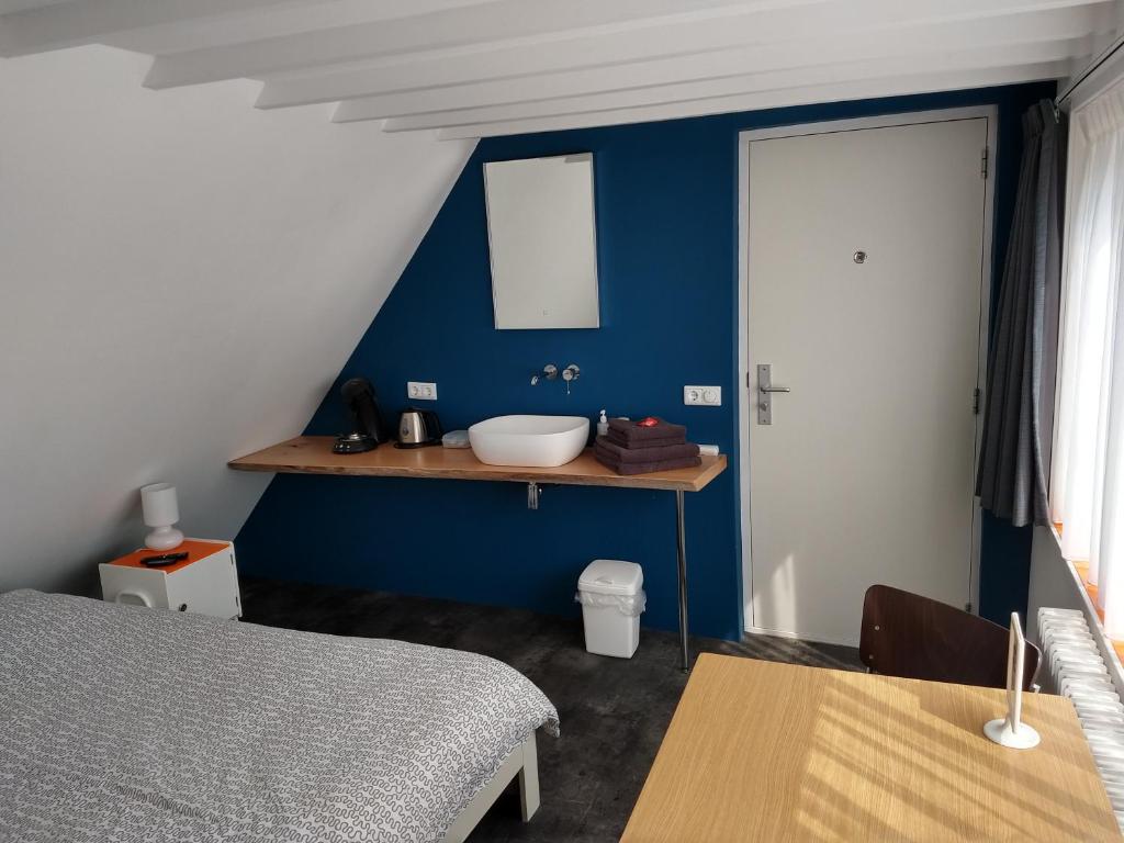 Postel nebo postele na pokoji v ubytování Hoogland aan Zee