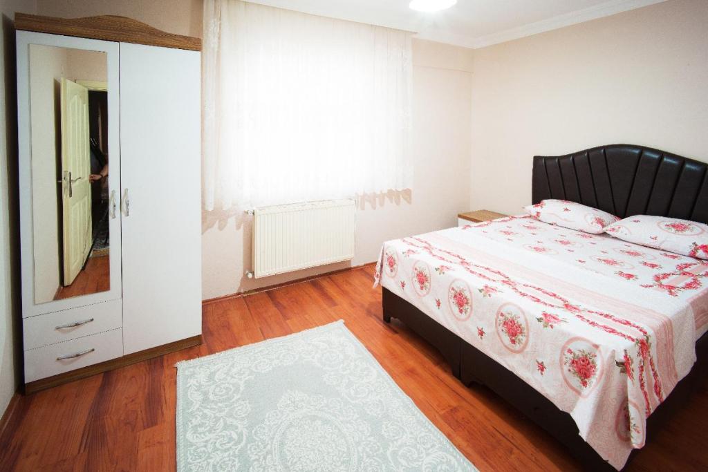 Postel nebo postele na pokoji v ubytování Cayeli Kent Apart