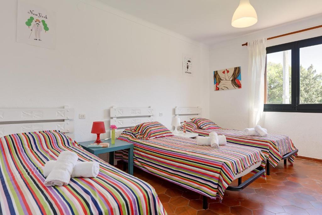 A bed or beds in a room at La Quinta Punyeta