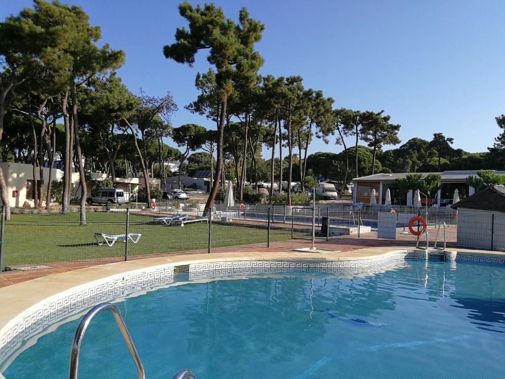 Bazén v ubytování Camping La Buganvilla nebo v jeho okolí
