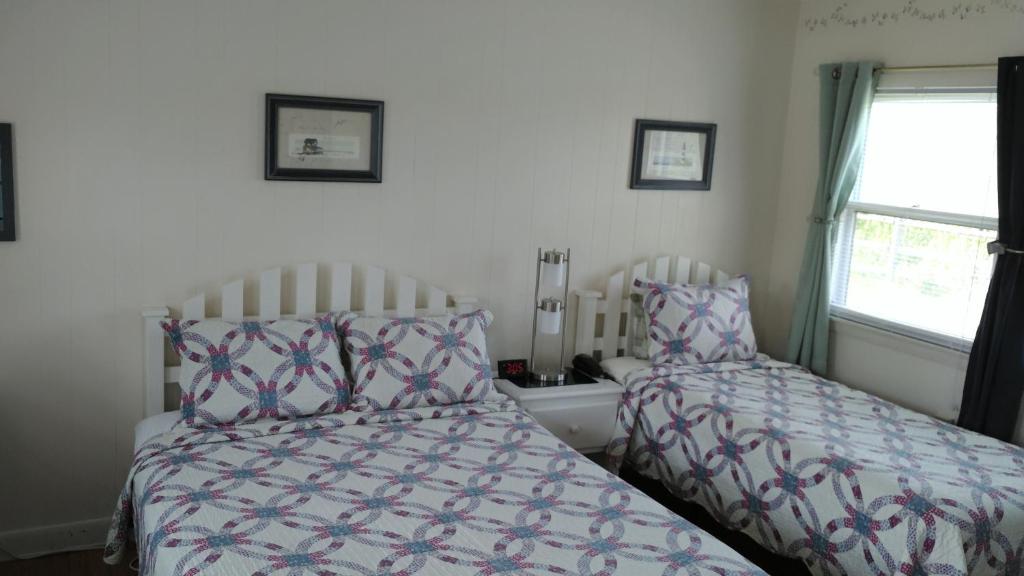 Midway Lodging - Double Room
