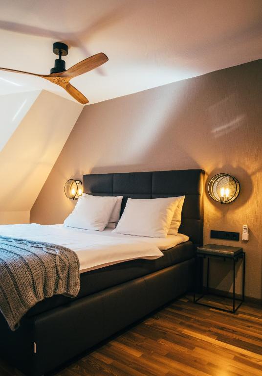 Postel nebo postele na pokoji v ubytování Boutique-Hotel Bayerischer Hof