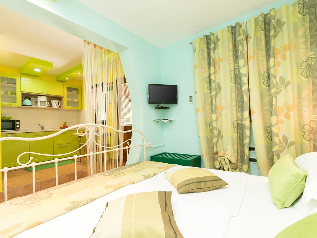 Postel nebo postele na pokoji v ubytování Apartments Nada