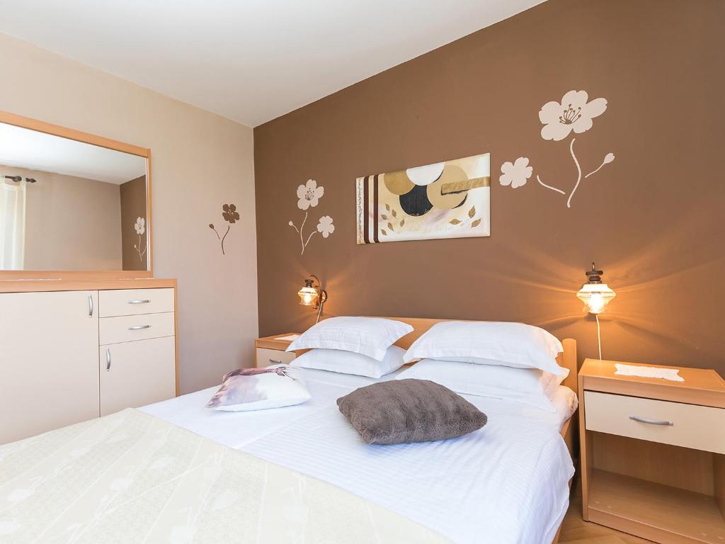 Postel nebo postele na pokoji v ubytování Apartments Nada