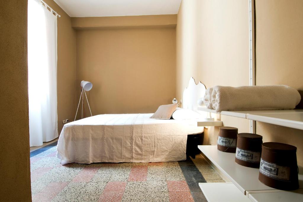 Łóżko lub łóżka w pokoju w obiekcie BluLassù City Center Rooms