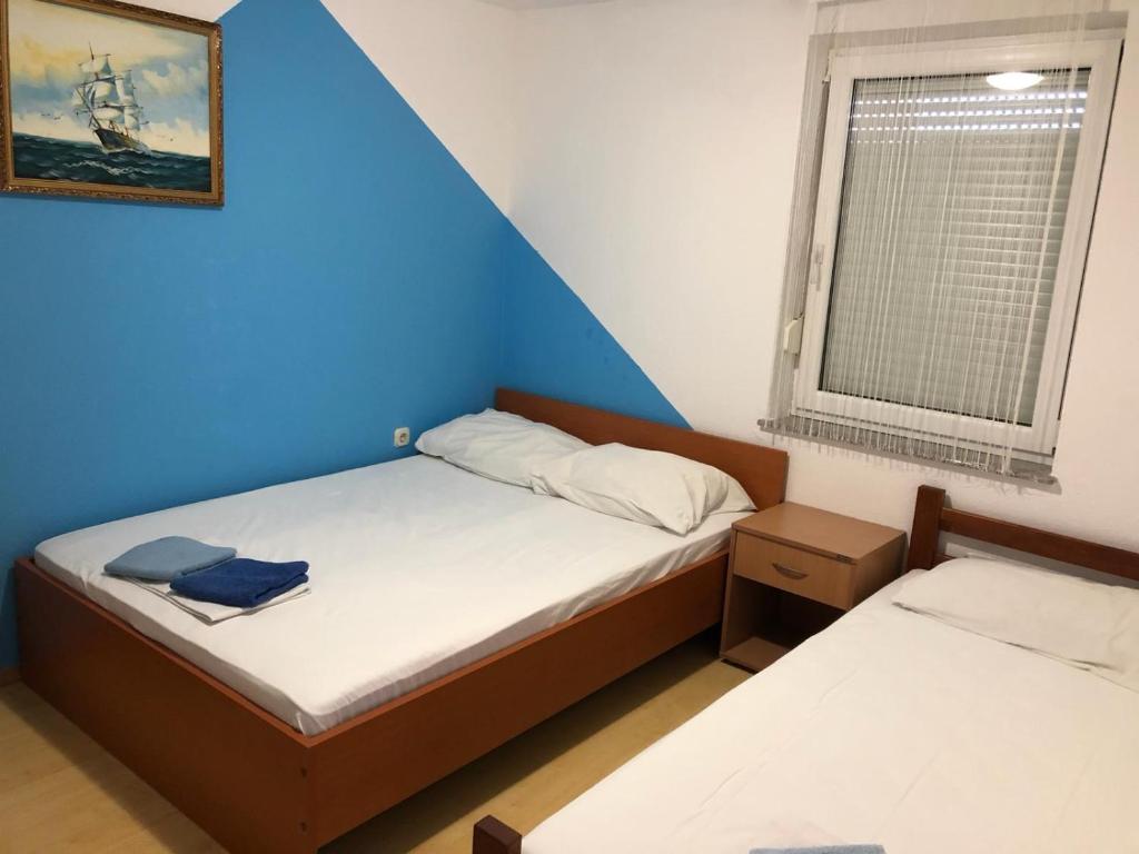 Postel nebo postele na pokoji v ubytování Ari Apartments