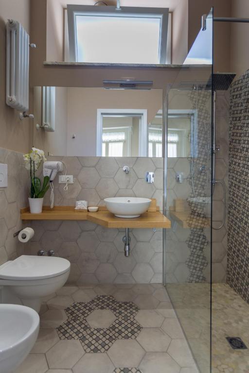 Un baño de B&B Kalavrìa
