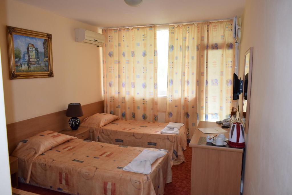 Postel nebo postele na pokoji v ubytování Ahilea Hotel - Free Pool Access