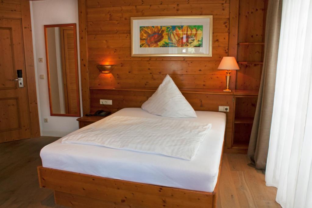 Hotel Bayerischer Hof - Double Room With Queensize 1,60m (mainly Annex)