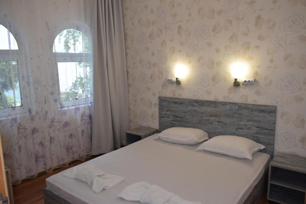 Postel nebo postele na pokoji v ubytování Ahilea Hotel - Free Pool Access