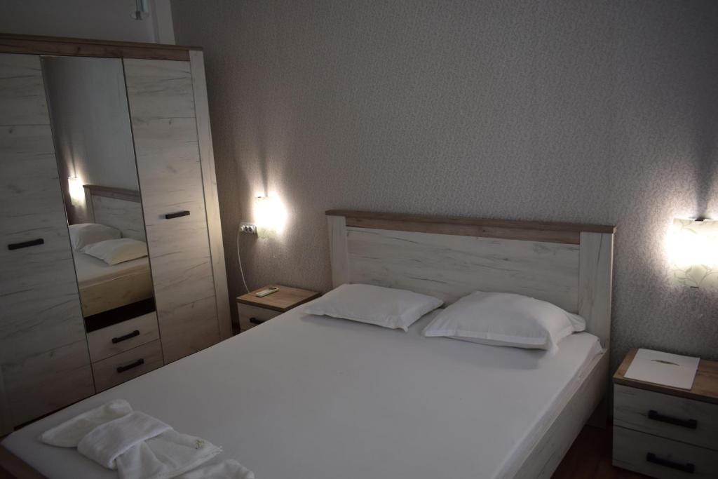 Postel nebo postele na pokoji v ubytování Ahilea Hotel - Free Pool Access