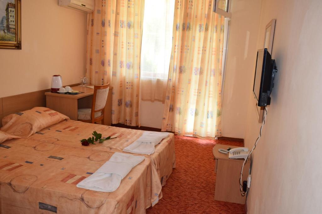 Postel nebo postele na pokoji v ubytování Ahilea Hotel - Free Pool Access