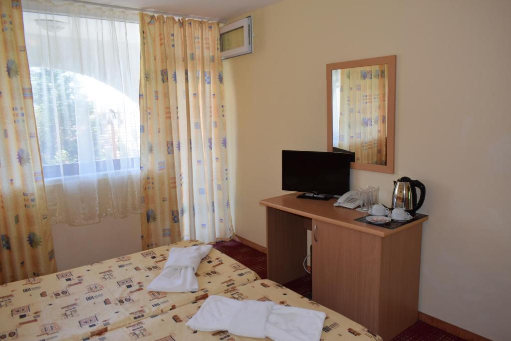 Postel nebo postele na pokoji v ubytování Ahilea Hotel - Free Pool Access