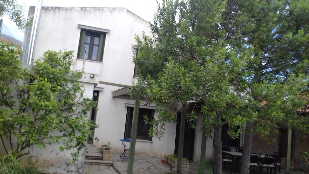 GET AWAY COUNTRY HOUSE