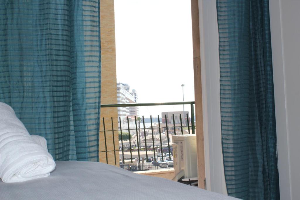 LA FINESTRA SUL PORTO - 9