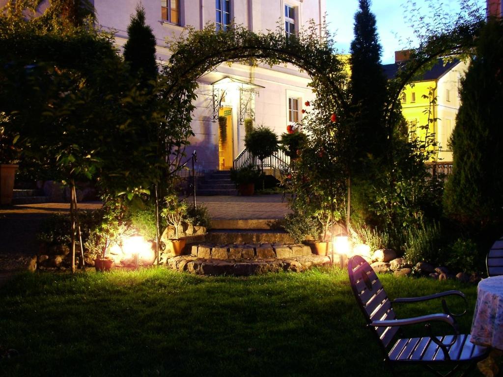 Vonkajšia záhrada v ubytovaní Hotel Marmułowski