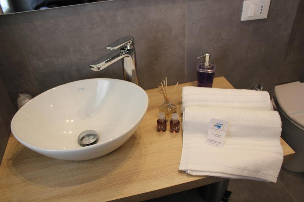 LA FINESTRA SUL PORTO - 3