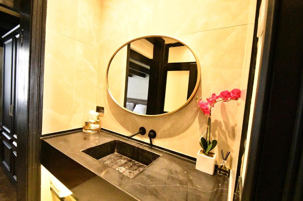 Koupelna v ubytování Jaffo Tel-Aviv King Gallery Boutique Hotel
