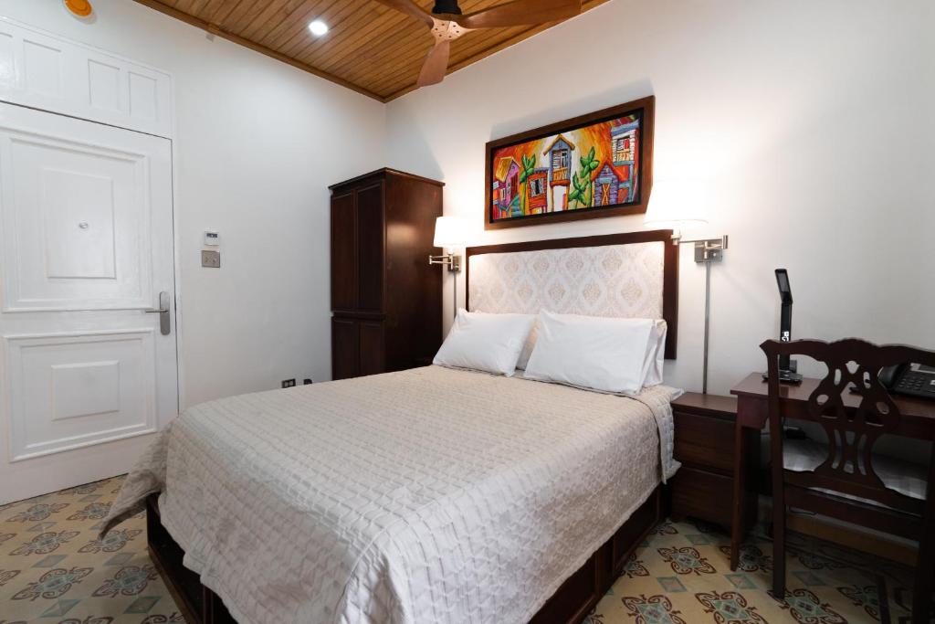 Casa Wilson Inn - Deluxe Queen Room