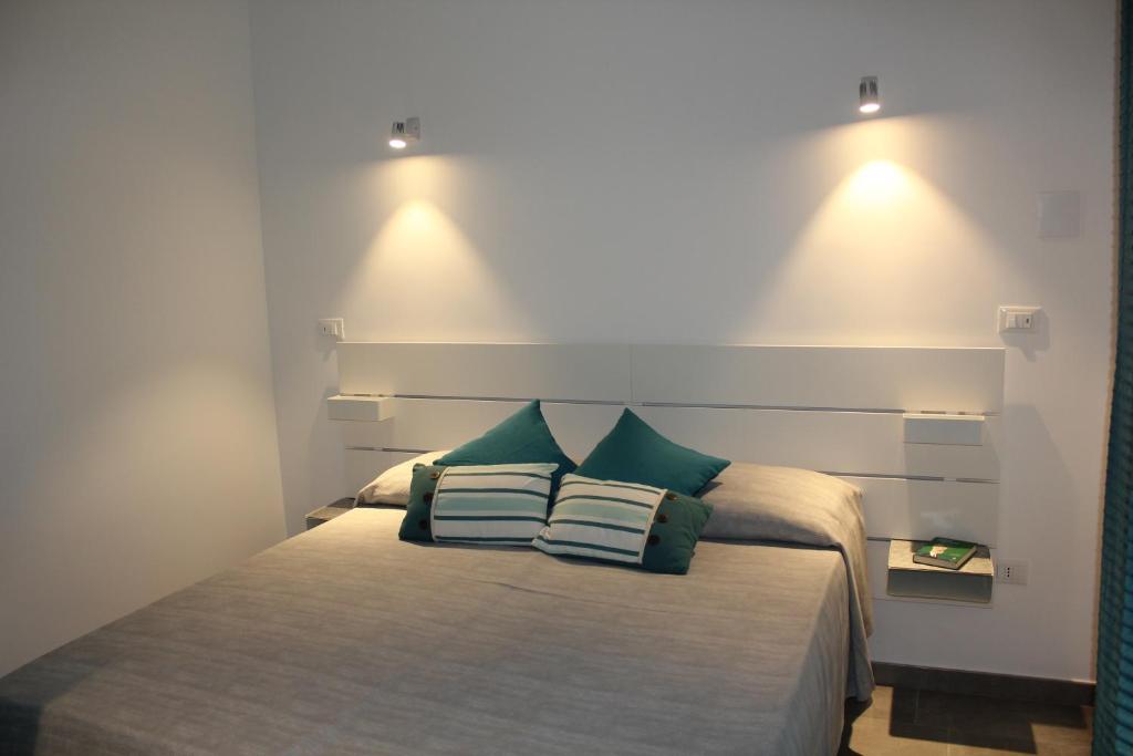 LA FINESTRA SUL PORTO - 1