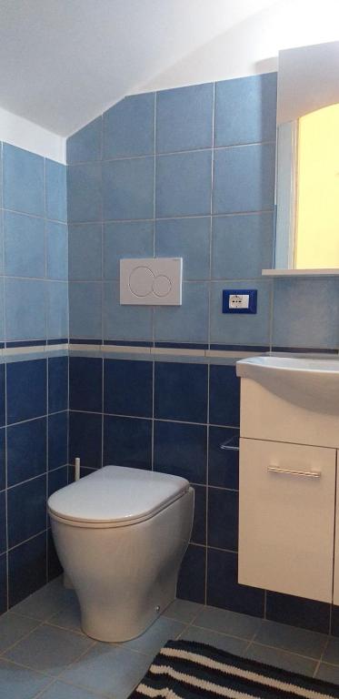 A bathroom at La finestra sul cortile