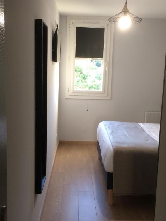 Postel nebo postele na pokoji v ubytování Hôtel Azur