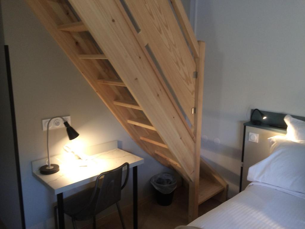 Postel nebo postele na pokoji v ubytování Hôtel Azur