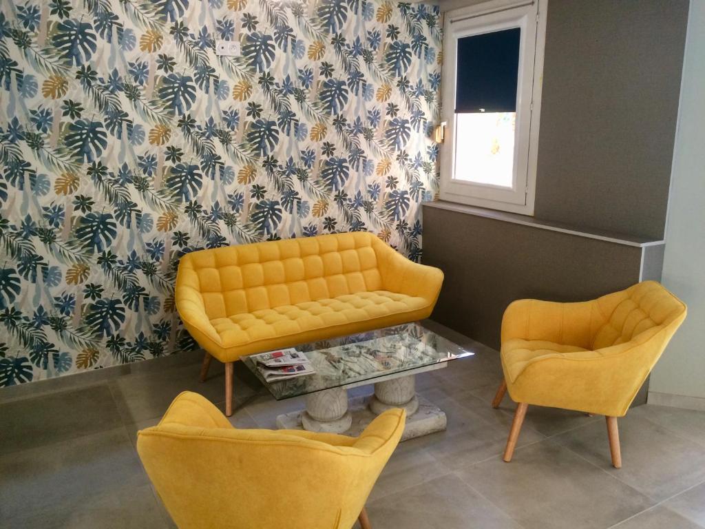 Posezení v ubytování Hôtel Azur