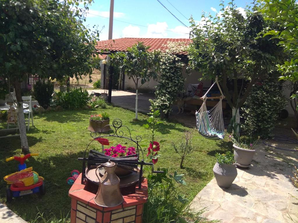 Ogród w obiekcie Sofia's Cottage