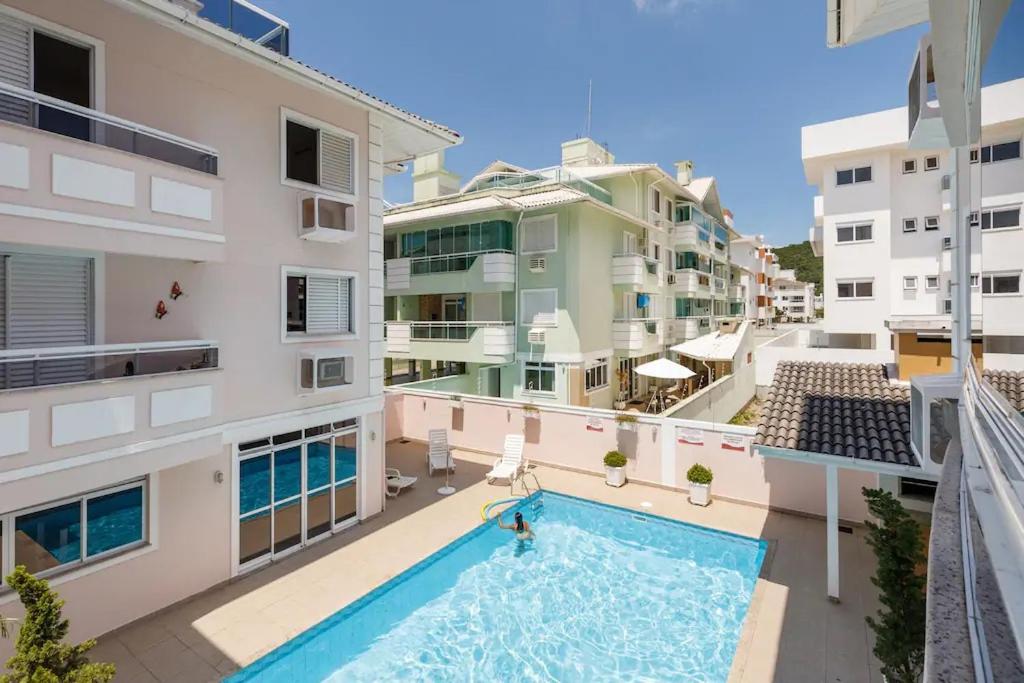  Conforto com piscina na praia