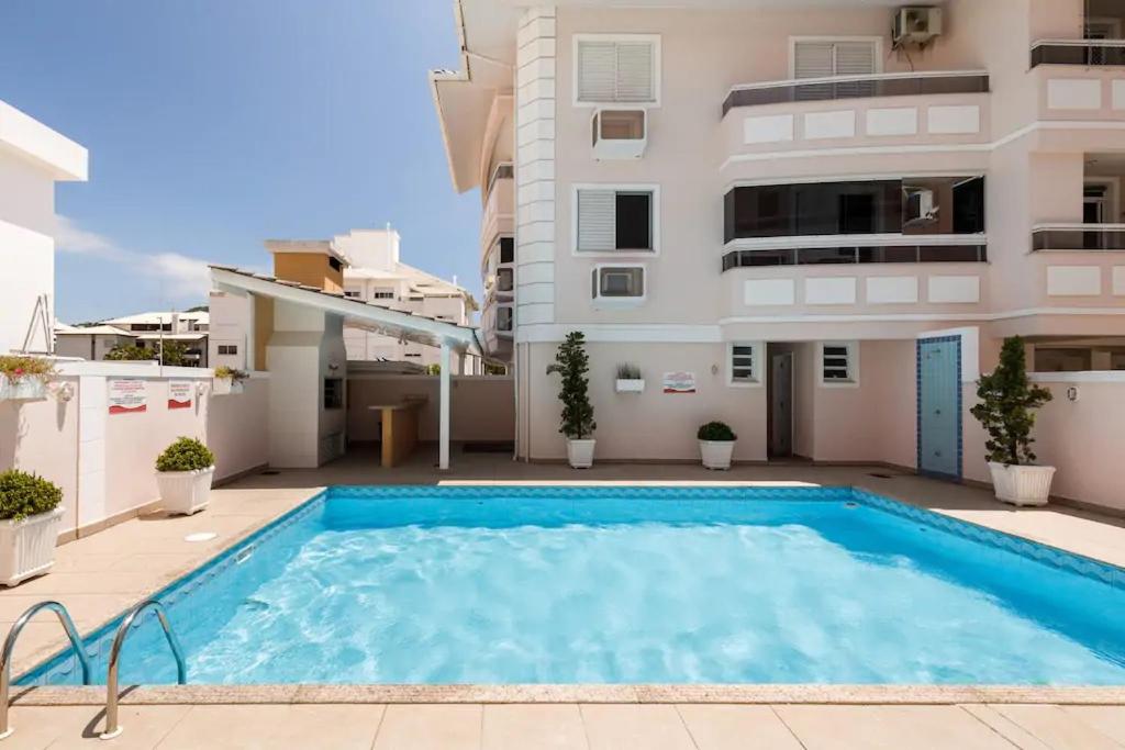  Conforto com piscina na praia
