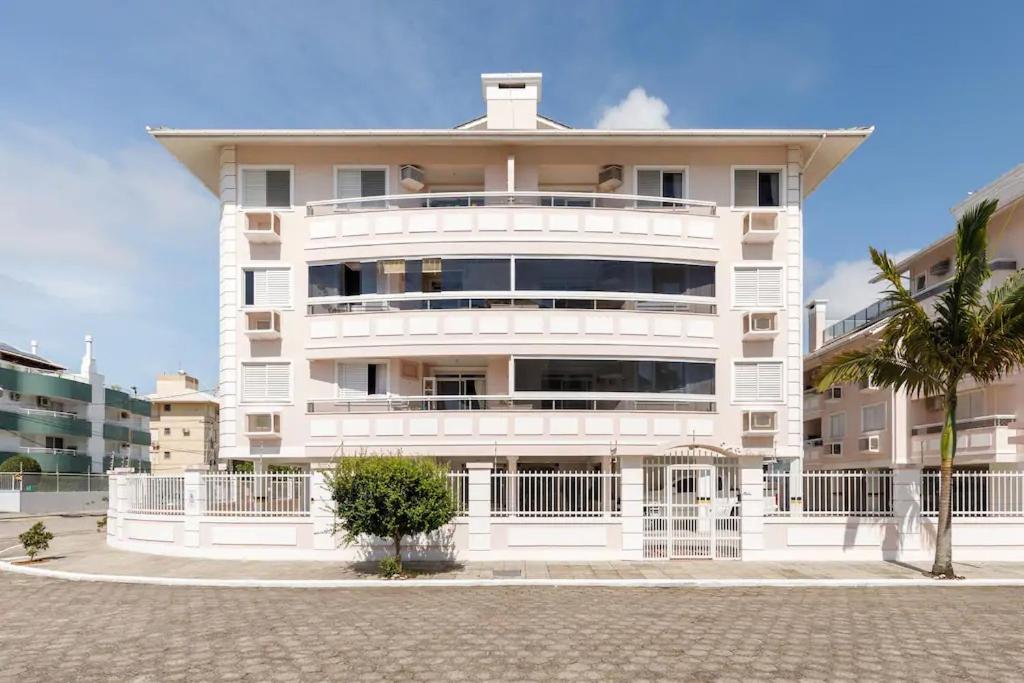  Conforto com piscina na praia
