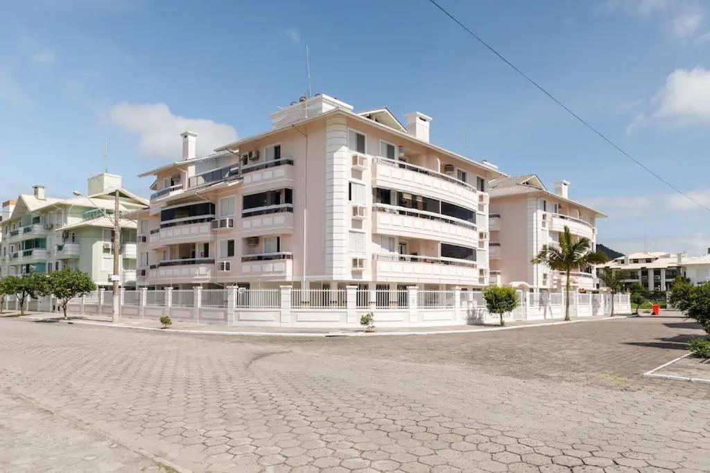  Conforto com piscina na praia