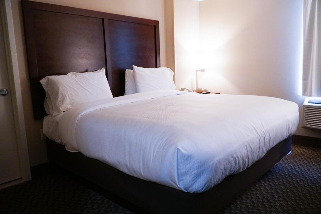Hotel Mint JFK Airport - 