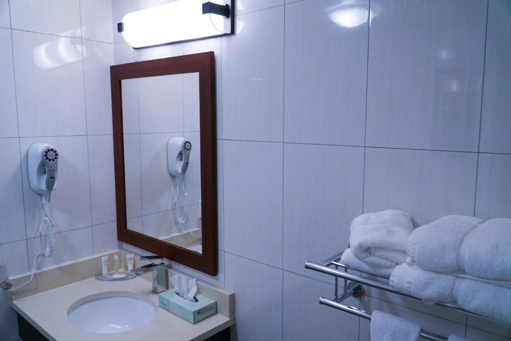 Hotel Mint JFK Airport - Deluxe Quadruple Room