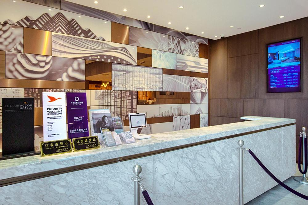 Kuchyň nebo kuchyňský kout v ubytování Mercure Shanghai Hongqiao South
