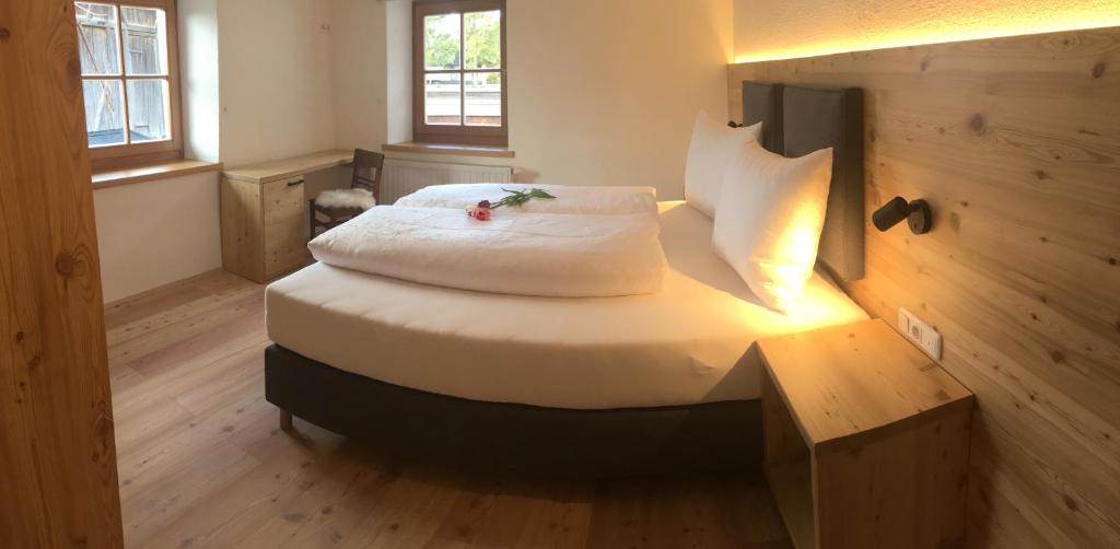 Posteľ alebo postele v izbe v ubytovaní Apartment Der Riese