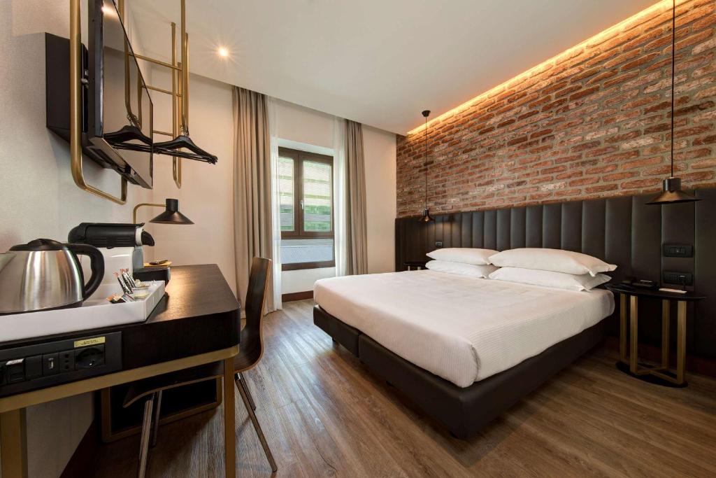 Postel nebo postele na pokoji v ubytování Best Western Hotel Tritone